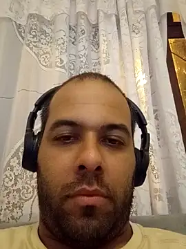 Carlos02145 live cam on StripChat