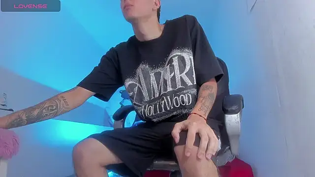FrannBoy live cam on StripChat