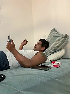 bigdick211292 live cam on StripChat