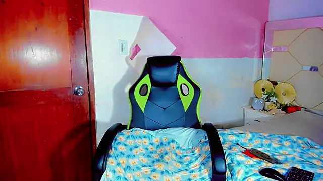 Naomisaenz01 webcam