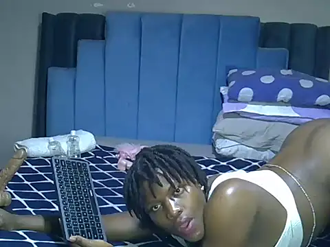 melanin_moon live cam on StripChat