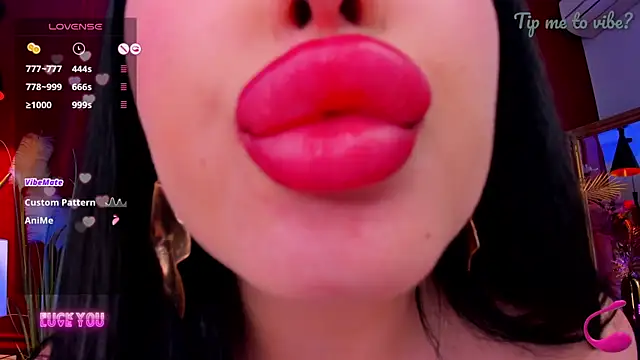 Mayzzie live cam on StripChat