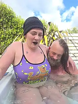 pinkthehawk (F milf) - Naked in Jacuzzi
