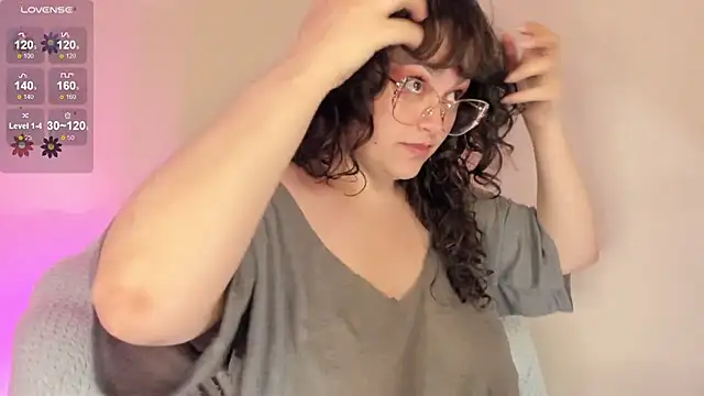 lylah_brosst live cam on StripChat