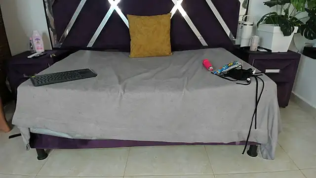 gigii79 live cam on StripChat