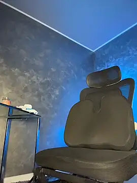 CLOUDYJULIUS live cam on StripChat