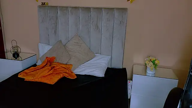 Charlotte_Olsen_ live cam on StripChat