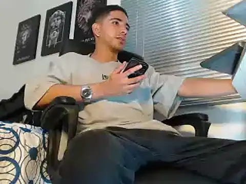 Kratoswolf live cam on StripChat