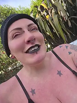 pinkthehawk (F milf) - Naked in Jacuzzi
