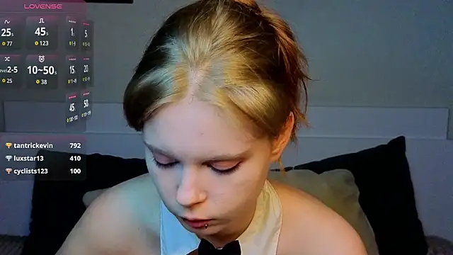 JulietteRain live cam on StripChat