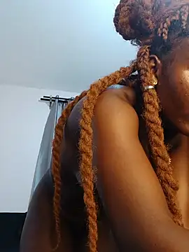 Black_prettty live cam on StripChat