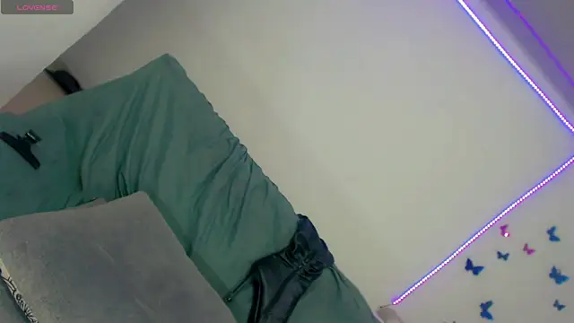 Perla_Hotcortes live cam on StripChat
