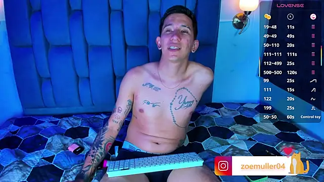 Zoe_Axel1 live cam on StripChat