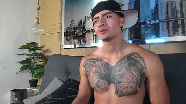 elliot_colton live cam on StripChat