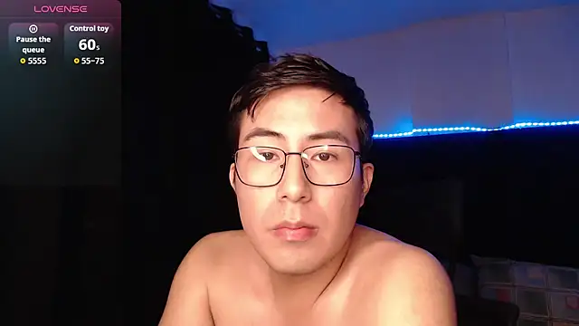 andrewmhilton_ live cam on StripChat
