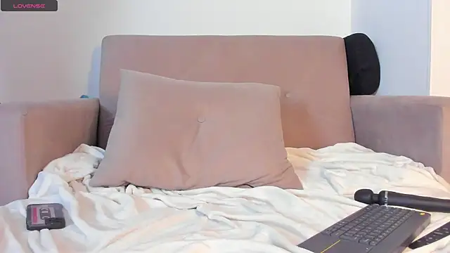 marie_pourtoii - Marie_pourtoii's free webcam - UK Sex Cams