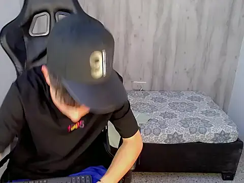 Hot_athletes_ live sex cam