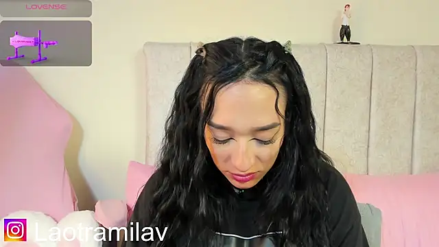 MilaVelour webcam