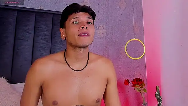 Alejandroo_Montenegro live cam on StripChat