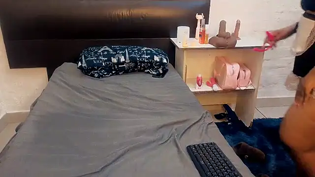 GiantBootyMilf live cam on StripChat
