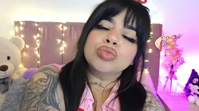 MiahJoness webcam