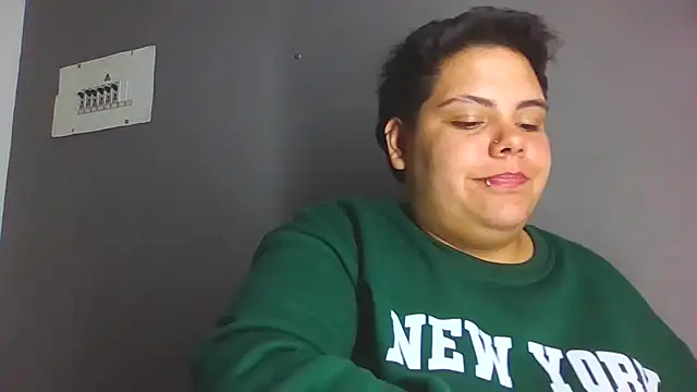 Hailey_Curvy webcam
