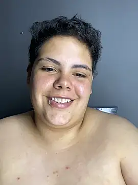 Hailey_Curvy webcam