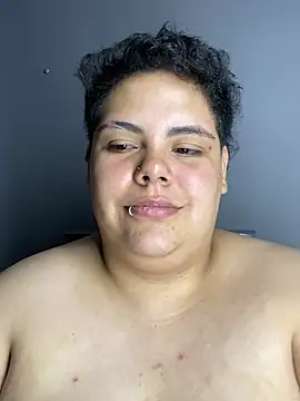 Hailey_Curvy webcam