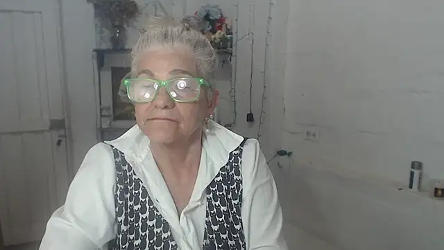 funnygrandma - FunnyGrandma's free webcam - UK Sex Cams