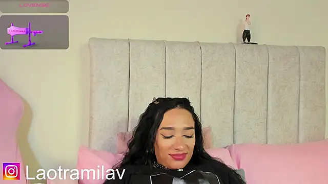 MilaVelour webcam
