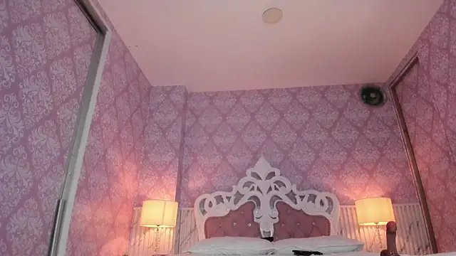 skinny_dolltrans live cam on StripChat