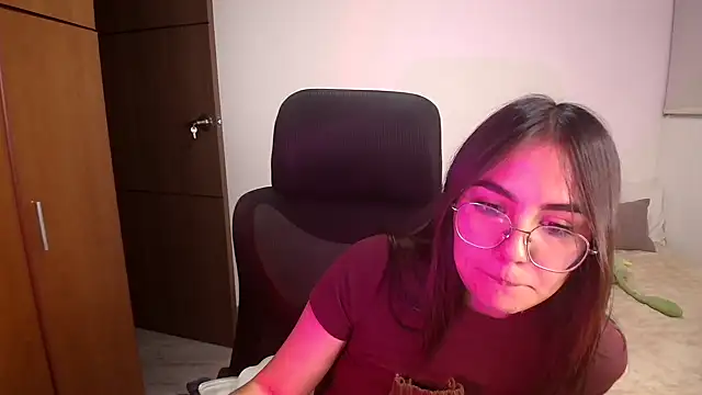 abbyyandmaxx live cam on StripChat