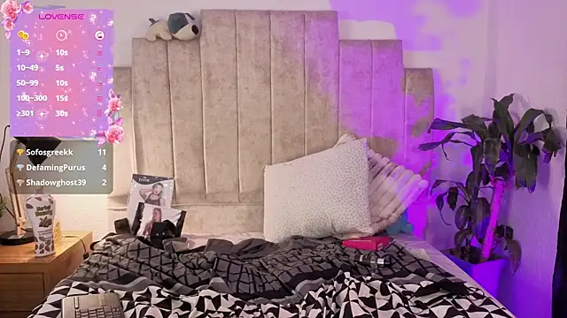 Emilly-hall live sex cam
