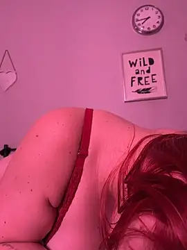 AleDeloo webcam