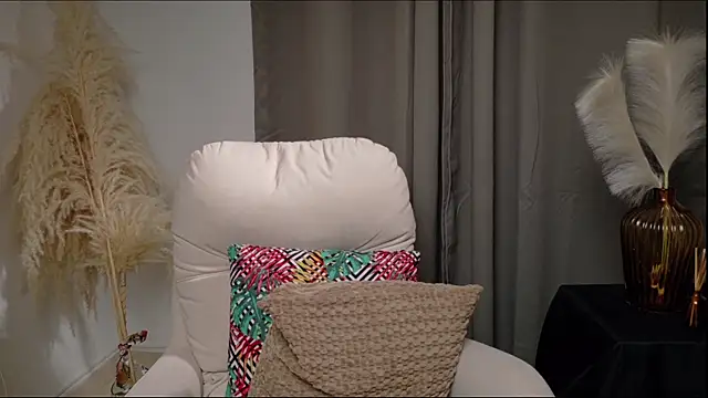 Zara_Nova webcam