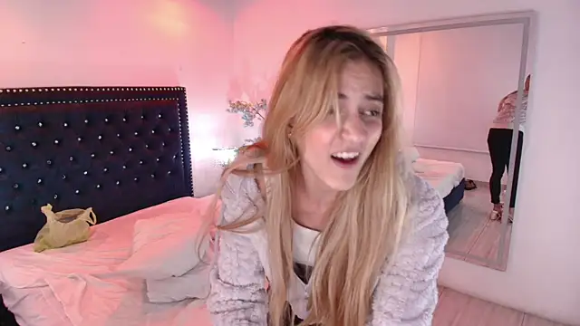 Juliieta_gray webcam