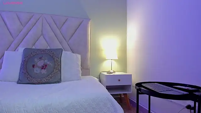 nova_silk - Nova_silk's free webcam - UK Sex Cams