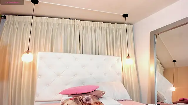 Samantha_Lenox webcam