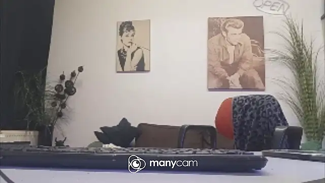 der_dino30 live cam on StripChat