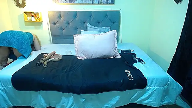 sasi_luna live cam on StripChat