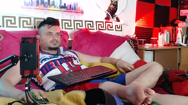 Hugec0ck007 live cam on StripChat