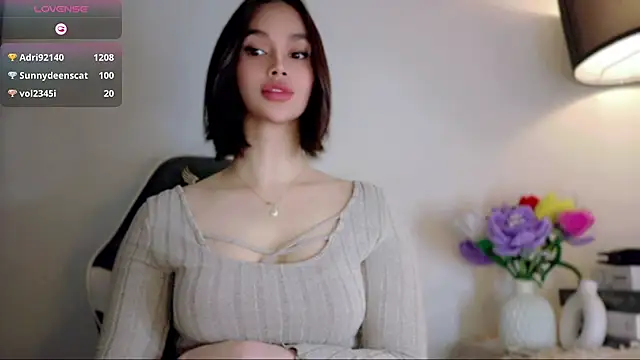 Anna_HollyDoll live cam on StripChat