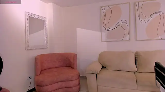 AmaliaCrus live cam on StripChat