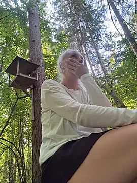 merlindave (F young) - Finger pussy /naked ✌️✌️✌️🤤