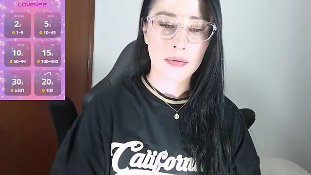 emma_hotkiss (F milf) - squeeze tits and spit on them
