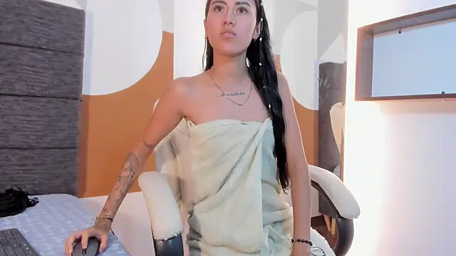 ScarletMoon_1 webcam