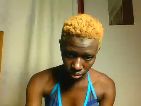 Goldy_petite live cam on StripChat