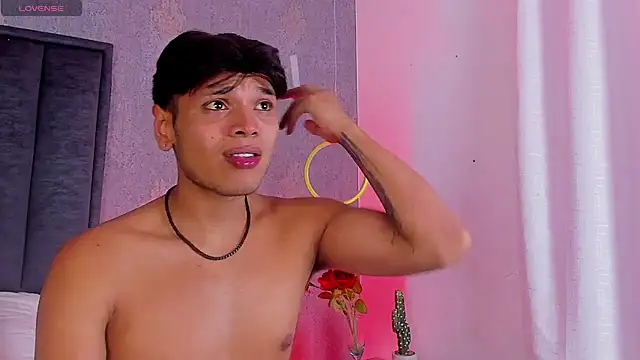 Alejandroo_Montenegro live cam on StripChat
