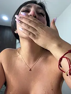 MiaJones21