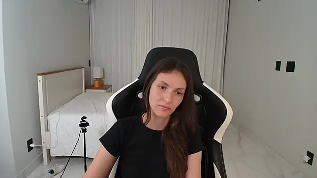 upssnowy (F young) - show boobies 🍒